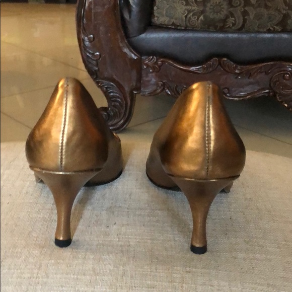 🆕✨Bronze Pointy Pumps - Picture 3 of 3
